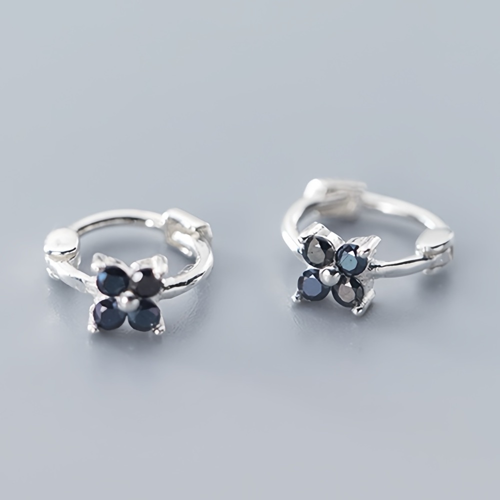 Small flower silver huggie earrings - SH066 Black
